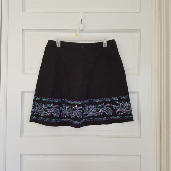 Gorgeous Embroidered Skirt Size 5 - Picture 3 of 8